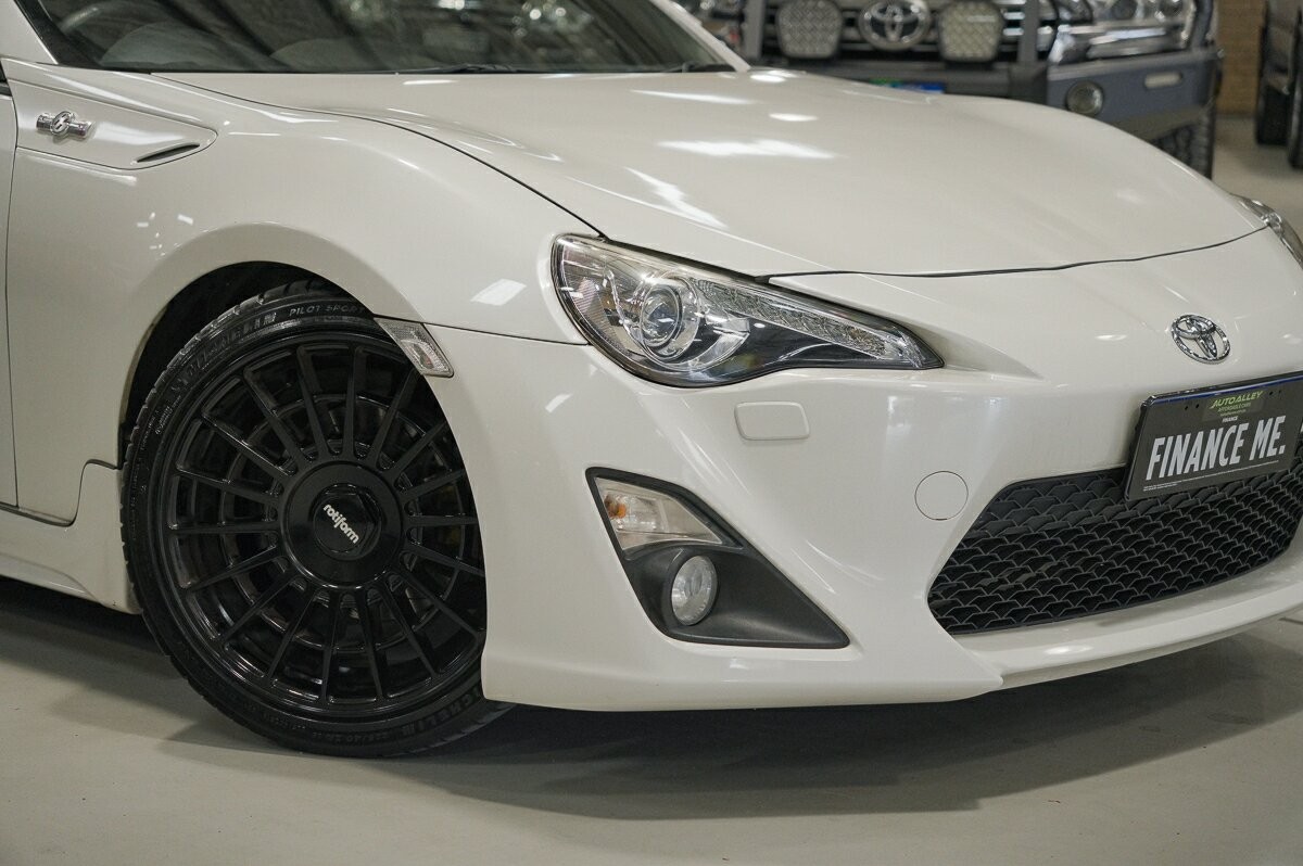 Toyota 86 image 2