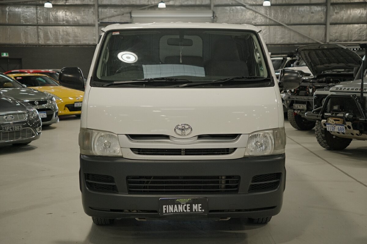 Toyota Hiace image 3