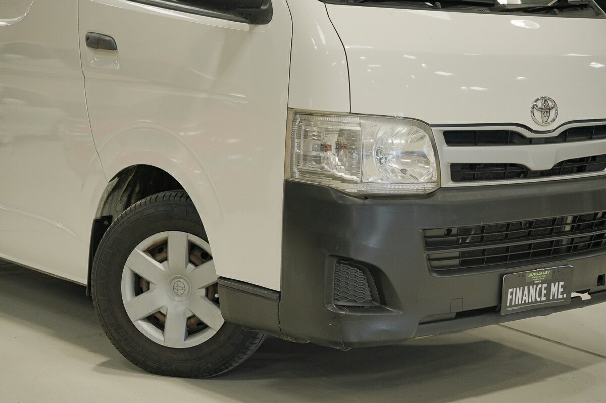 Toyota Hiace image 2