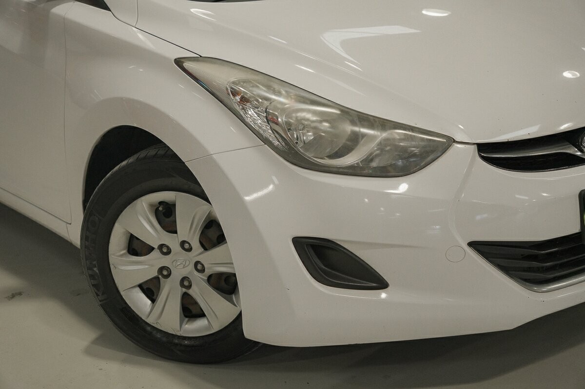Hyundai Elantra image 2