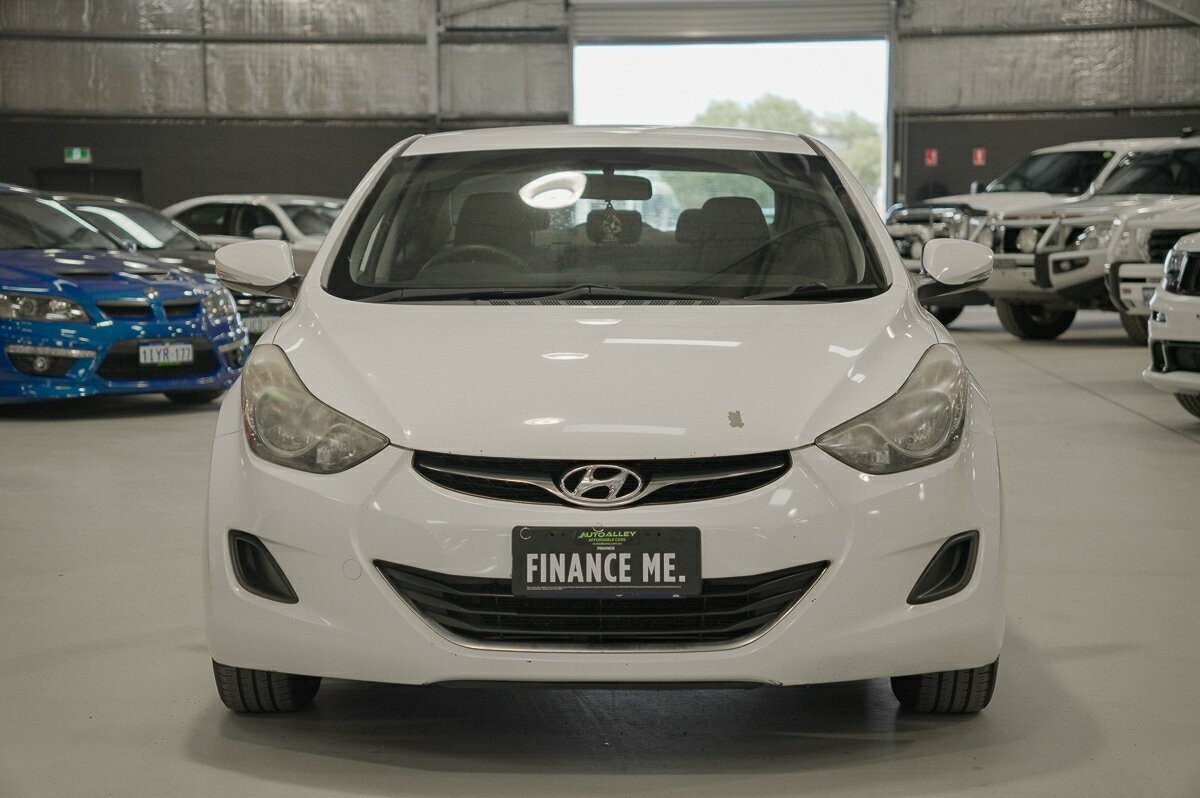 Hyundai Elantra image 3