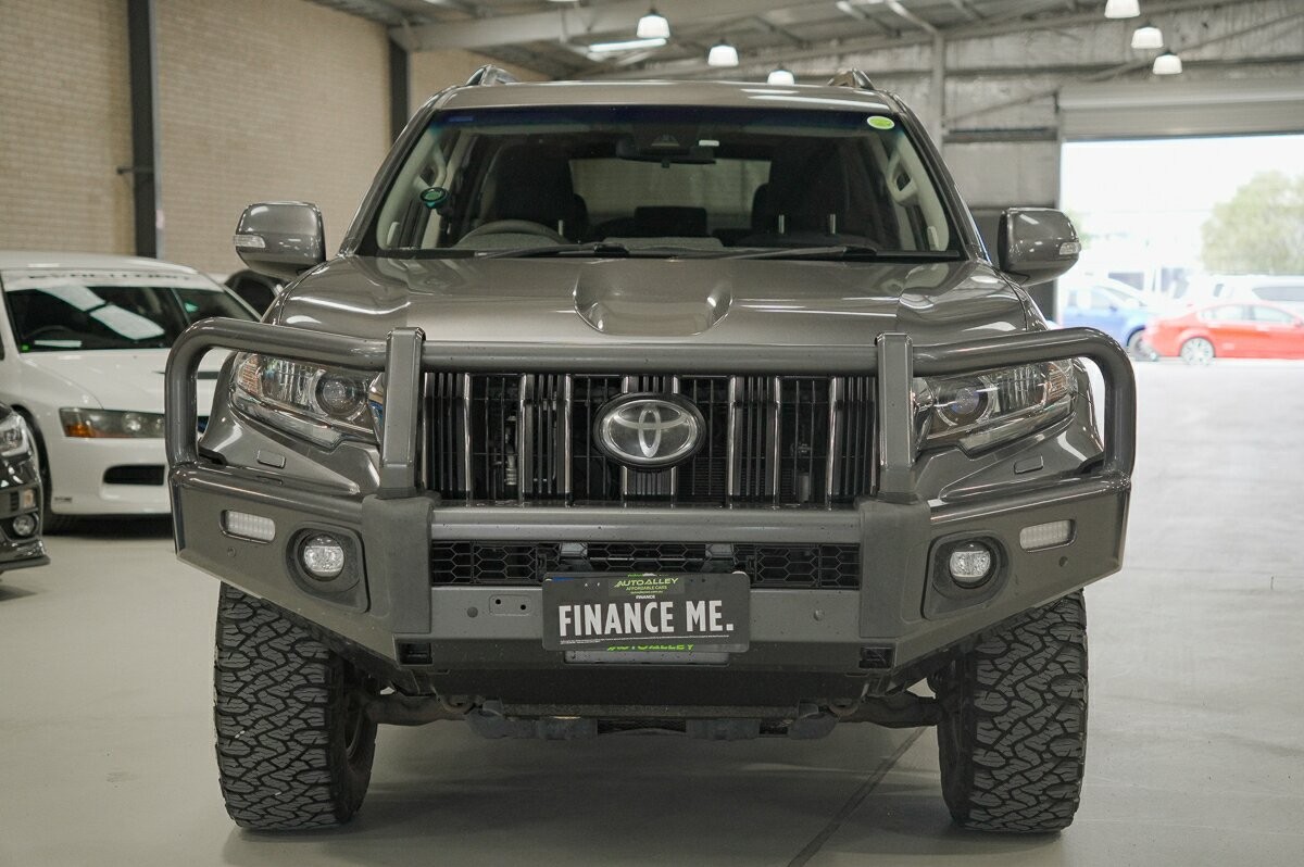 Toyota Landcruiser Prado image 3